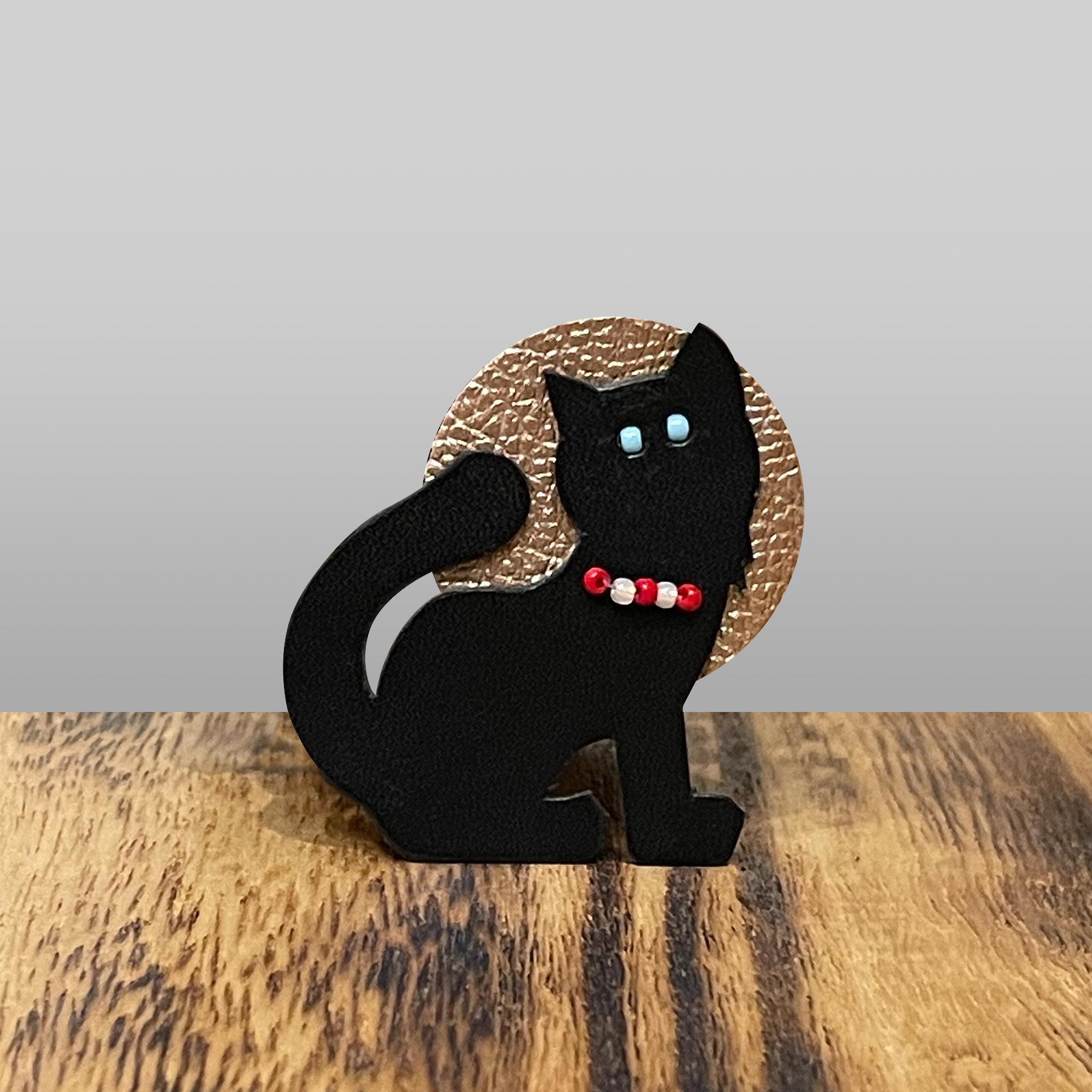 ブローチ【猫と月】ブラック 黒猫 猫グッズ1枚目の画像